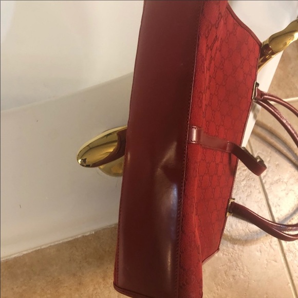 Beautiful Gucci Red - Picture 4 of 9